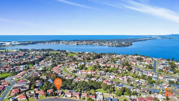 83 Weringa Avenue, Lake Heights NSW 2502