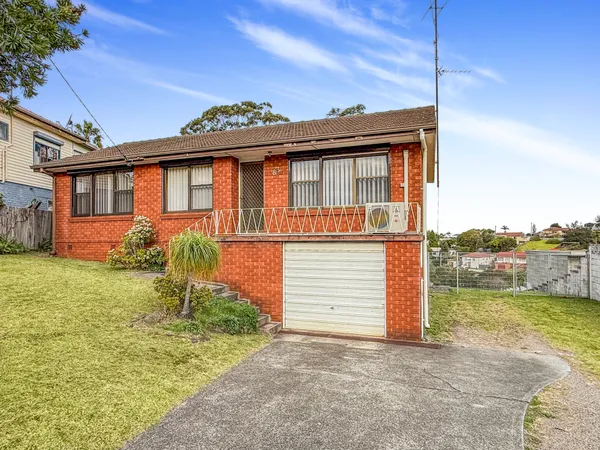 83 Weringa Avenue, Lake Heights NSW 2502 - Image 2