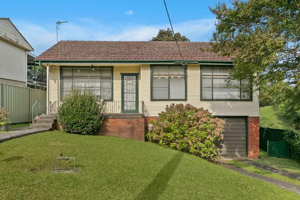 35 Beveles Avenue, Unanderra NSW 2526
