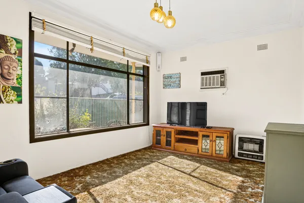 35 Beveles Avenue, Unanderra NSW 2526 - Image 2